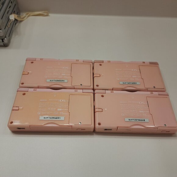 Authentic Nintendo DS Lite Console With Charger Coral Pink Love and Berry Limite - Picture 2 of 4